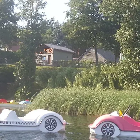 Letniskowy Nad Jeziorem W Steszewku 山林小屋 *