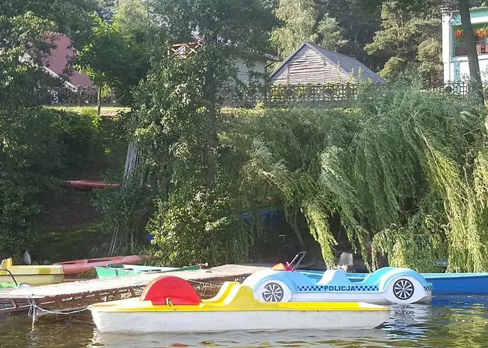 Letniskowy Nad Jeziorem W Steszewku 山林小屋